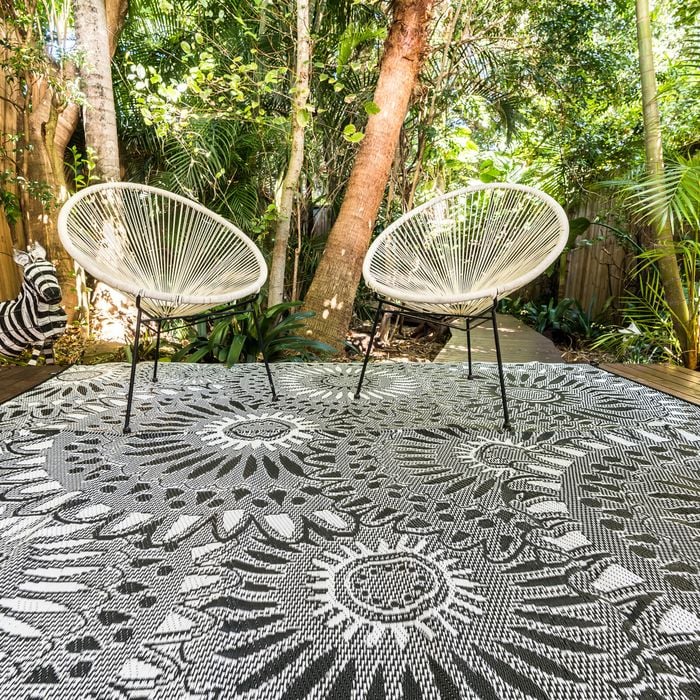 Outdoor Rug  - Flower Wheel Black And White 180 X 270 Cm