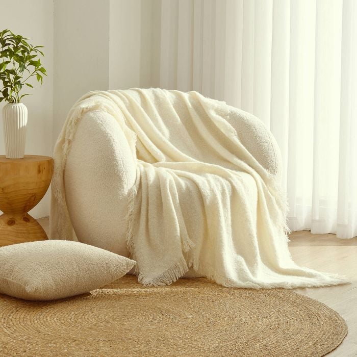 Cadence & Co. Amelie Super Soft Boucle Throw Ivory 180x200cm