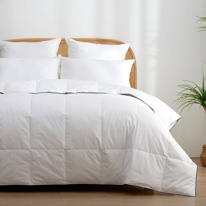 Dreamaker Reloft 100% Goose Down Fibre Summer Quilt (Breathable & Lightweight) Super King Bed