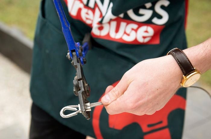 DIY - Step 6 - Connect your wire rope - How to hang festoon lights