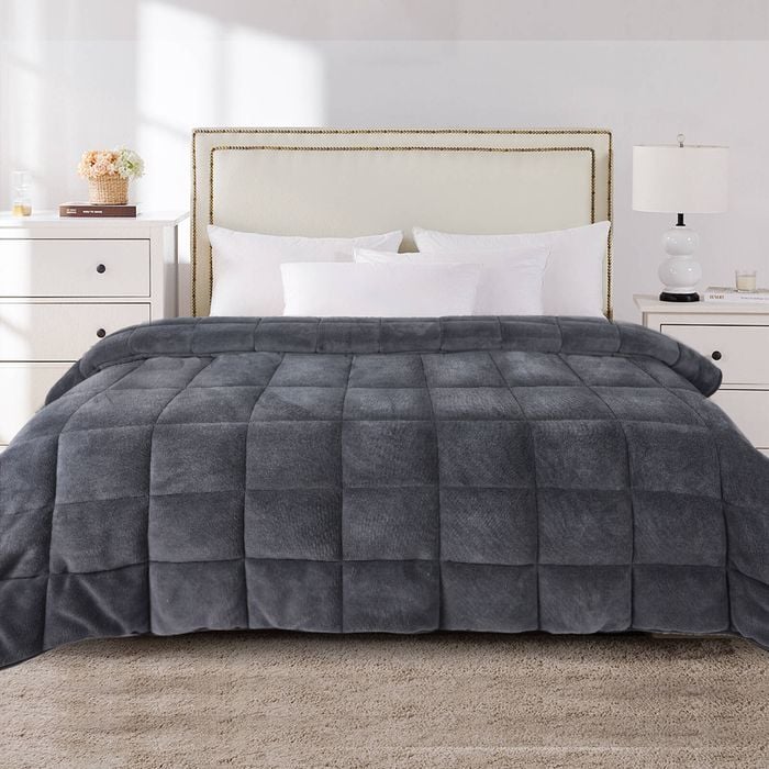 Dreamz 500GSM Velvet Quilt Blanket Super King Grey