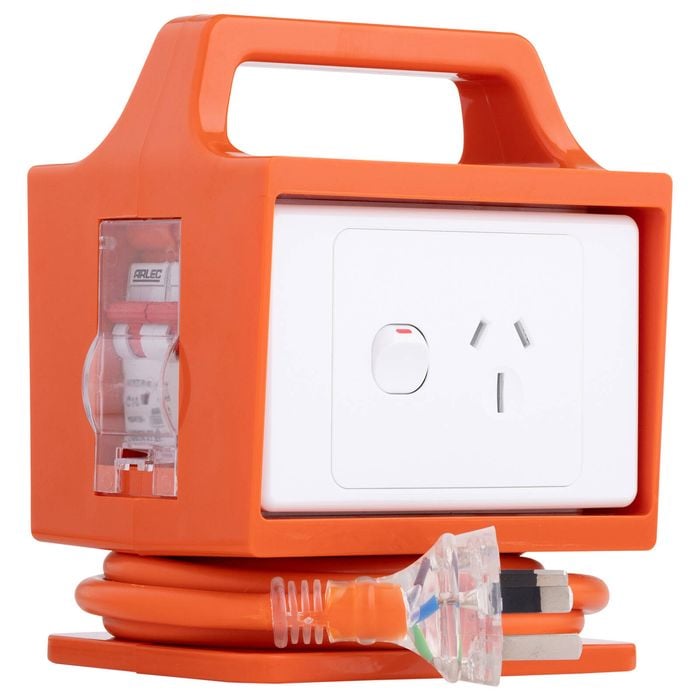 Arlec 10A to 15A Single Outlet Power Adaptor