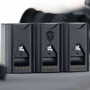 Jupio Prime Triple Charger And Card Holder - Nikon En-el15