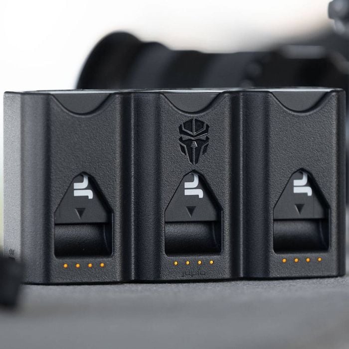 Jupio Prime Triple Charger And Card Holder - Nikon En-el15