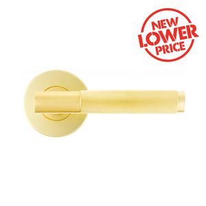 Ikonic Brushed Brass Knurled Privacy Lever Set