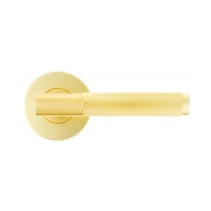 Ikonic Brushed Brass Knurled Privacy Lever Set