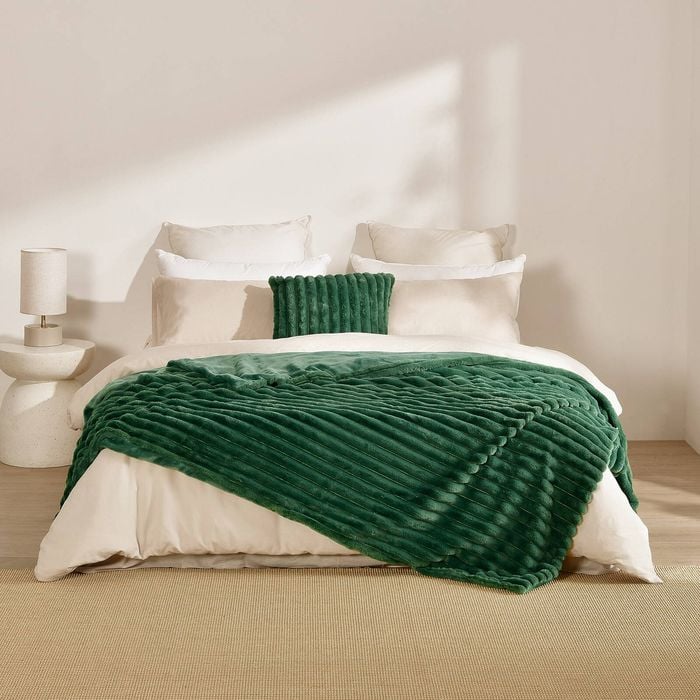 Dreamaker Chunky Embossed Fleece Throw Blanket Emerald Green - 180 X 200cm