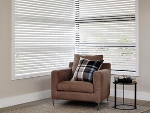 A corner window with venetian blinds