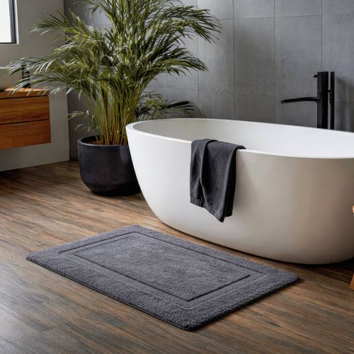 This bathroom mat is soft & absorbant, and ideal for bathrooms with anti slip backing