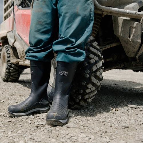 Experience all-day comfort and a lightweight feel with Quatro Light gumboots