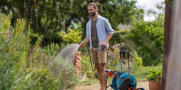 Image for article: Enjoy low-stress gardening with a GARDENA kink-free hose