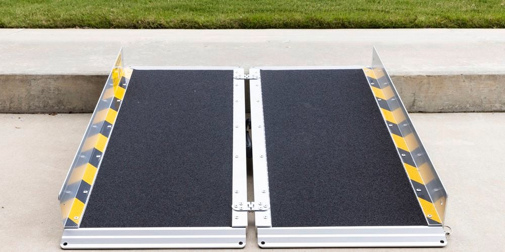 0648143 Q-assist 900mm Portable Folding Wheelchair Ramp with Carry Bag