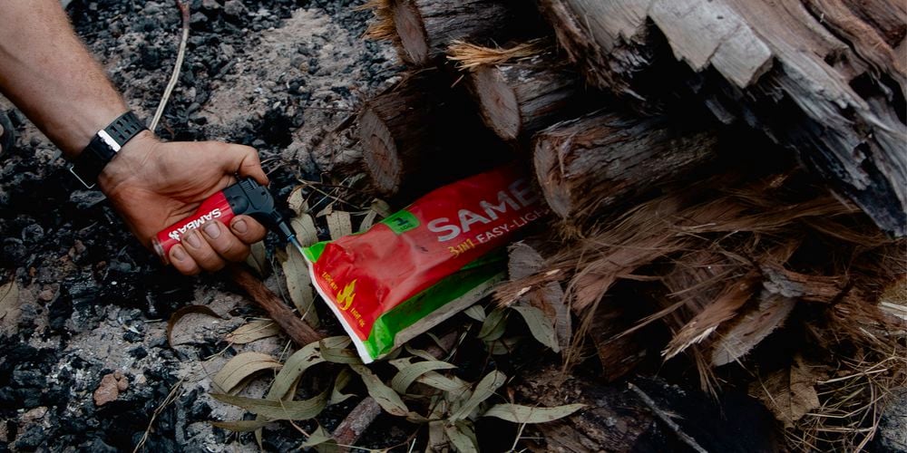 Samba
  Jet Flame Torch (0657652) lighting Samba Firelog (3180823) to start campfire