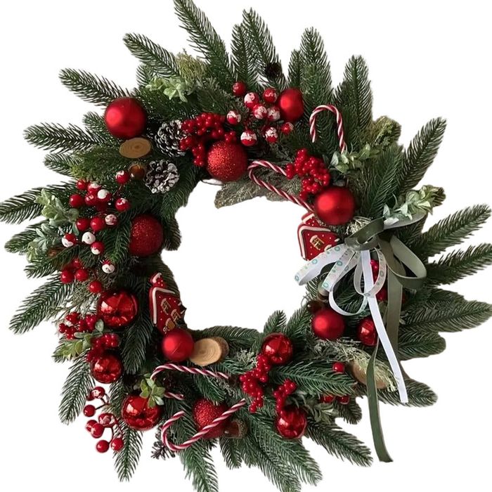 Lifebay Christmas Wreath with Red Berries and Pine Cones