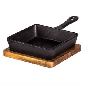 Davis & Waddell Fine Foods Cast Iron Square Skillet With Acacia Wood Trivet
