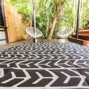 Outdoor Rug - Arrows Black and White