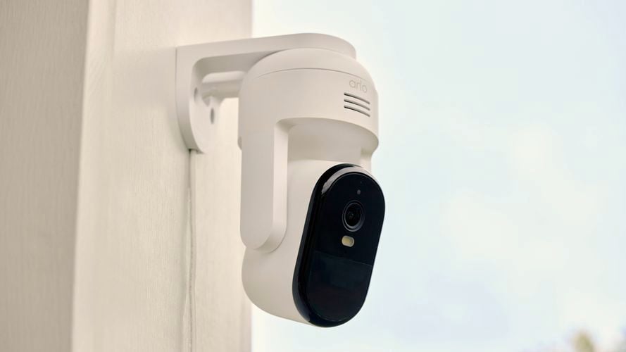 Brand page - Arlo - Banner -Essential_PTZ Security_CPT-Arlo-1061.jpg