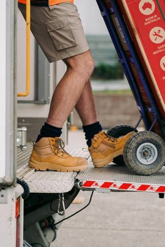 Brand page - Blundstone - 7. Gallery_Image_7550