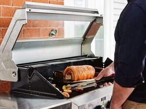 Cooking a roast using a BBQ