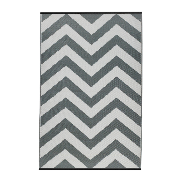 Fab Habitat 180x270cm Grey And White Laguna  Chevron Recycled Plastic Outdoor Rug