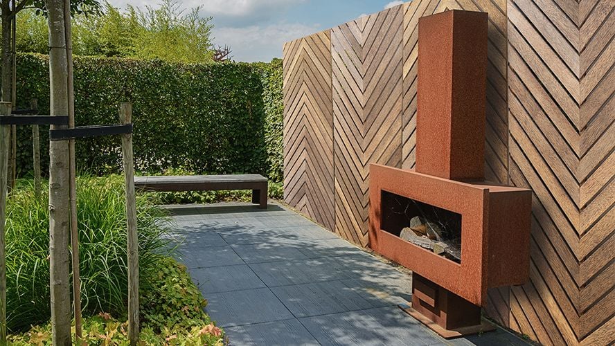 Outdoor fire with timber feature wall