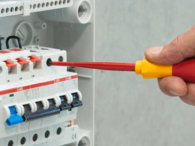 VDE approved screwdriver