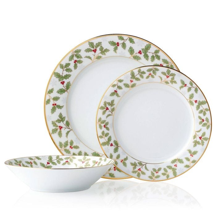 Noritake Holly And Berry 12 Piece Dinner Set
