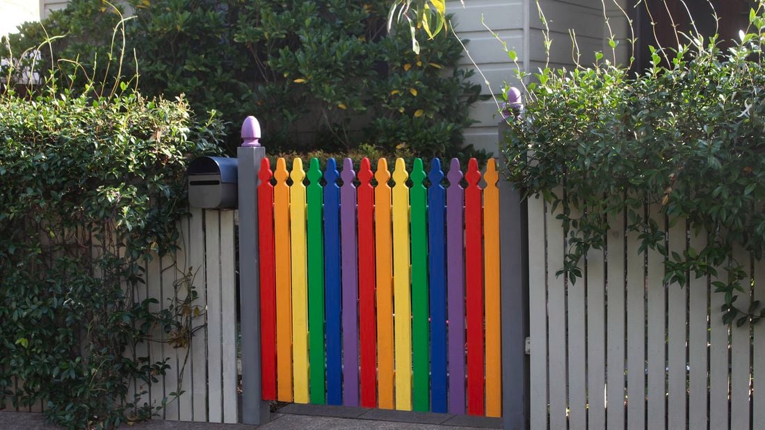 D.I.Y. - Header Image - How to add some colour to your timber picket fence