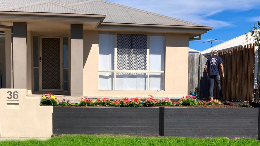 FITTA
  SSR Sleepers make for an easy to install retaining wall and garden bed.
  0349466