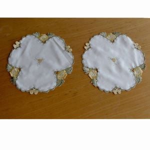 Set of 2 Embroidered Doilies 30 cm Diameter Floral 8