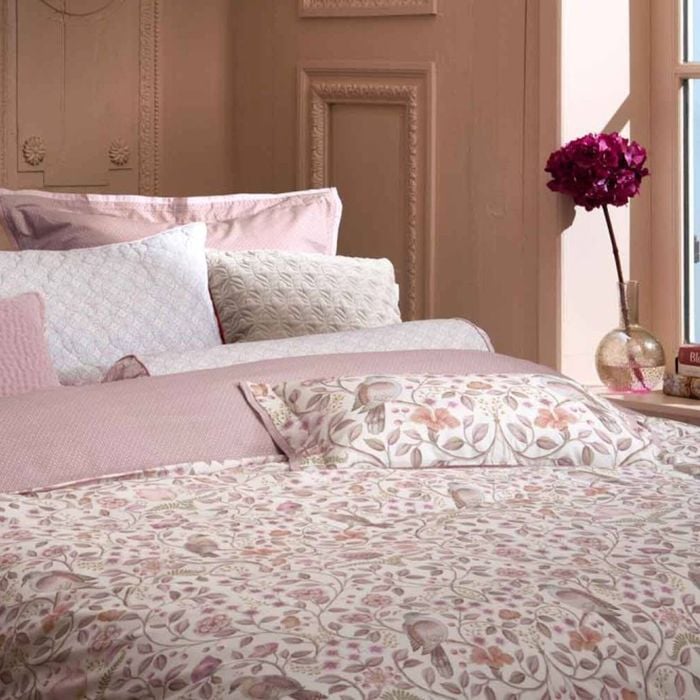 Garden of Dove Off-white Quilt Cover Set- Queen