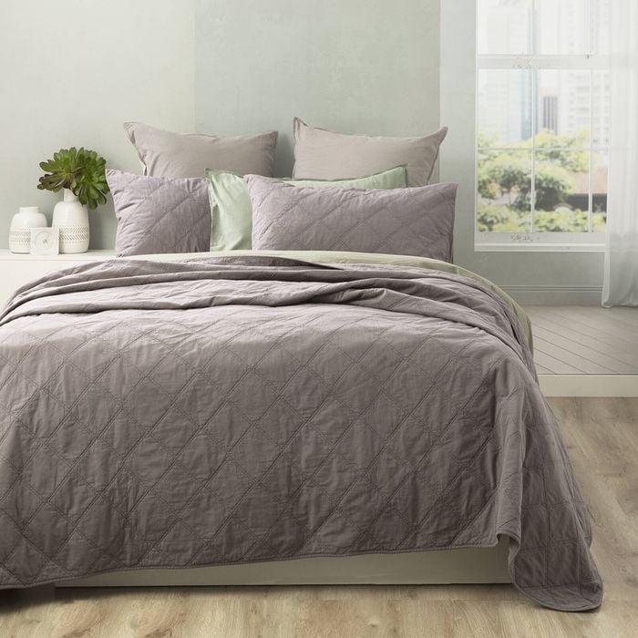 Renee Taylor Attwood Vt Stone Washed Cotton Quilted Coverlet Set Queen/king Chcl