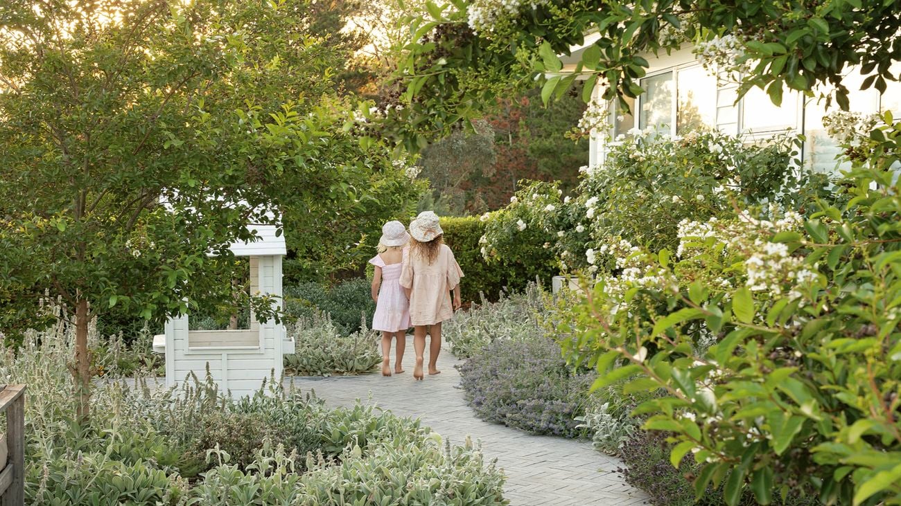 Tess enlisted the help of a landscaper to create the garden’s stunning herringbone paved paths.