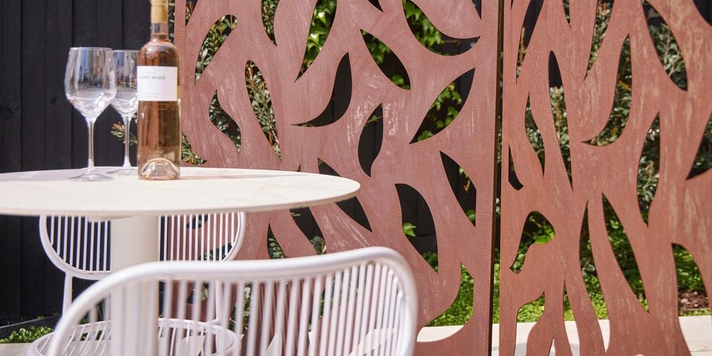 With
  contemporary leaf cut outs, this weathering rust-look garden screen is
  perfect to create division and privacy. I/N: 3042458