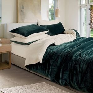 Gioia Casa Microfiber 2 in 1 Teddy Sherpa Quilt Cover Set & Blanket with Matching Pillowcases - Emerald Green - Super King Size