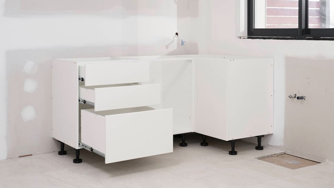 Drawer Cabinet with three open drawers and adjustable feets