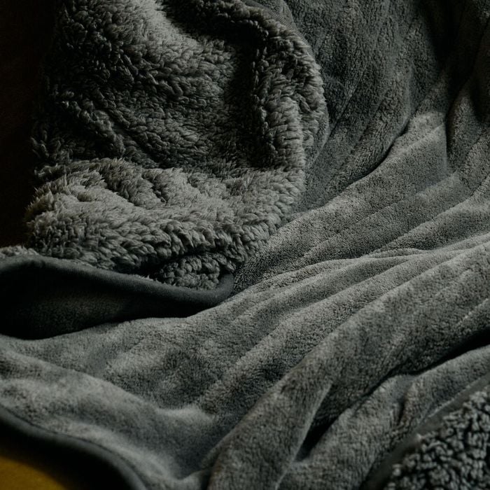 Dickies Reversible Electric Micro Fleece Throw Charcoal 120x160cm