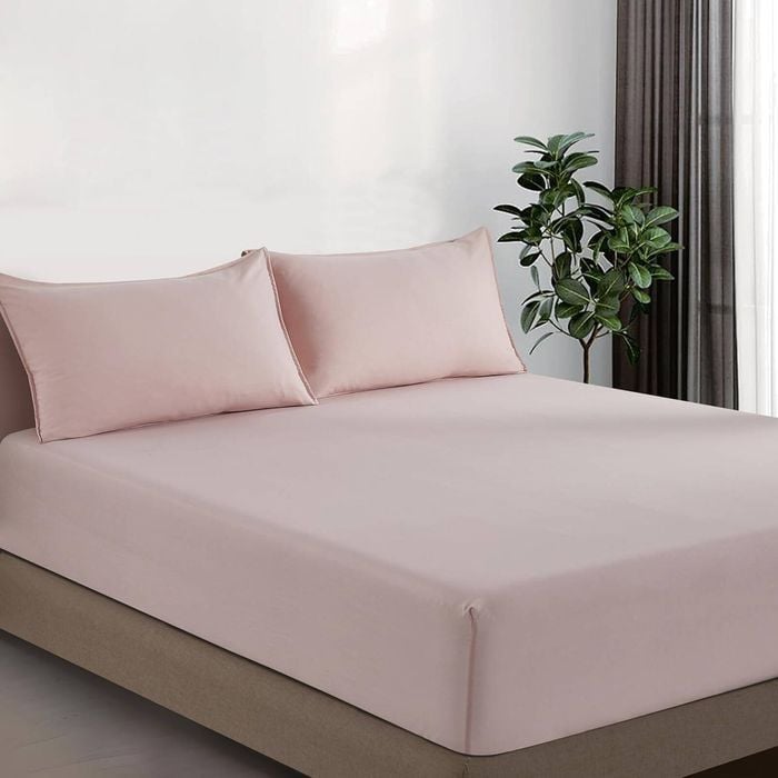 CleverPolly Vintage Washed Microfibre Fitted Sheet Set with Matching Pillowcases (Pink, Double)