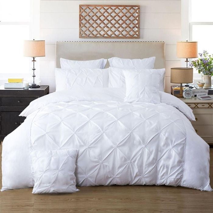 Fabric Fantastic Diamond Pintuck Queen Size White Quilt/doona/duvet Cover Set