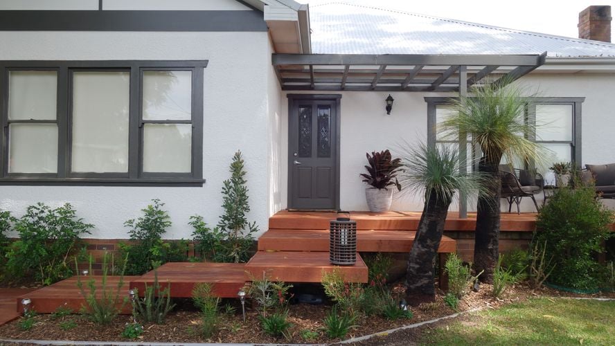 Tiered decking used as steps between a backdoor and a backyard