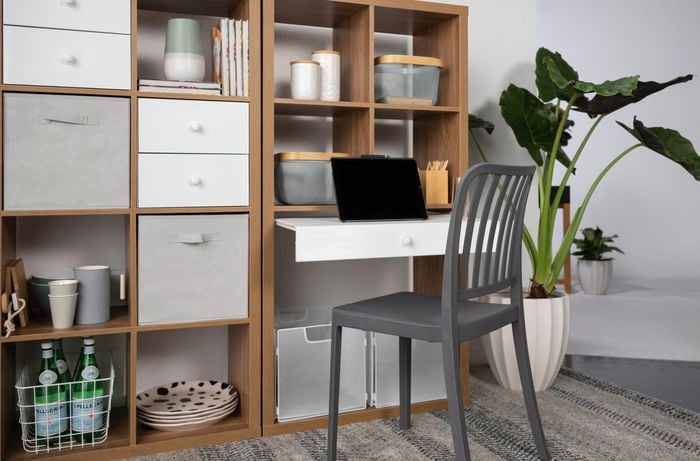 Storage cubes in a room 