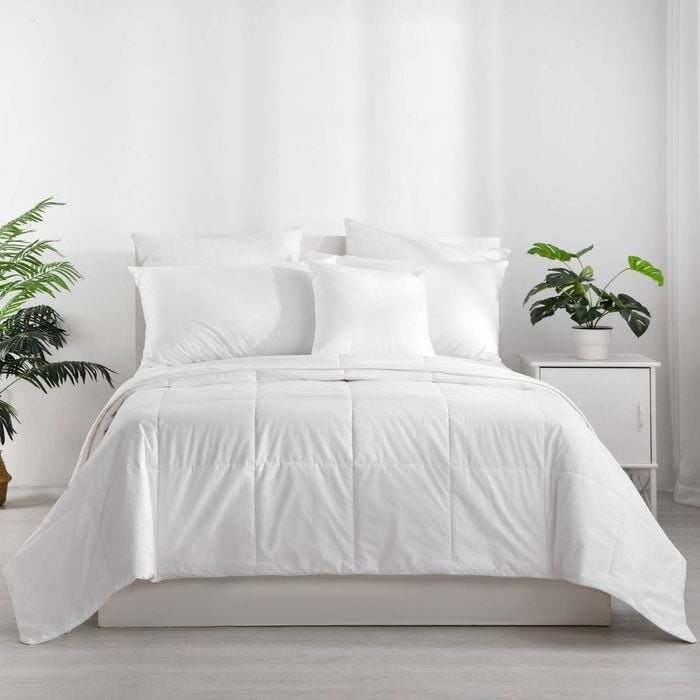 Dreamaker 250GSM Lightweight Australian Washable Wool Quilt - Super King Bed
