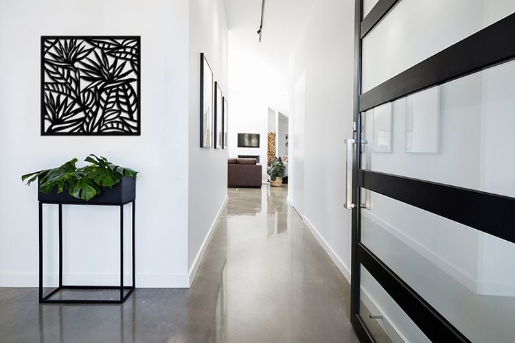 Entrance to home with decorative screen on wall