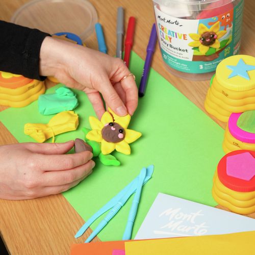 Mont-Marte-Creative-Clay-Play-Bucket-30-pc