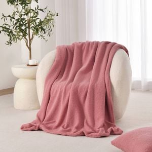 Dreamaker Otis Teddy Fleece Double-Sided Throw 130x160cm Rose Pink