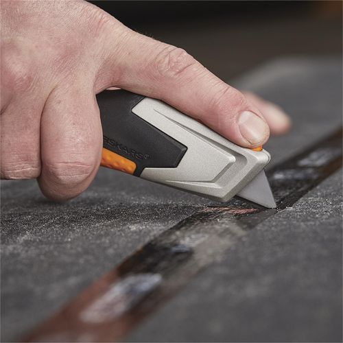 Fiskars Pro CarbonMax Retractable Utility Knife - Bunnings Australia
