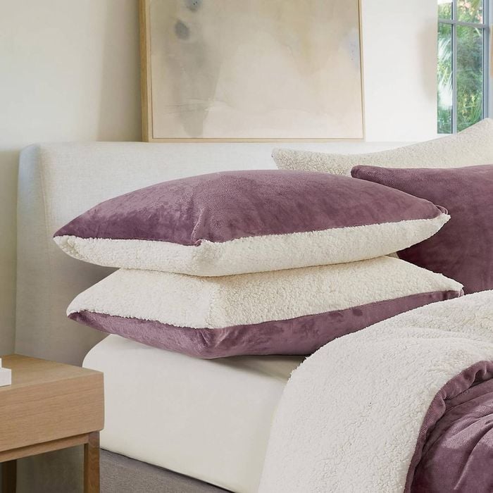 Gioia Casa Twin-Pack Teddy Sherpa Standard Pillowcases – Reversible, Zipper Closure, Machine Washable (48x73cm, Mauve)
