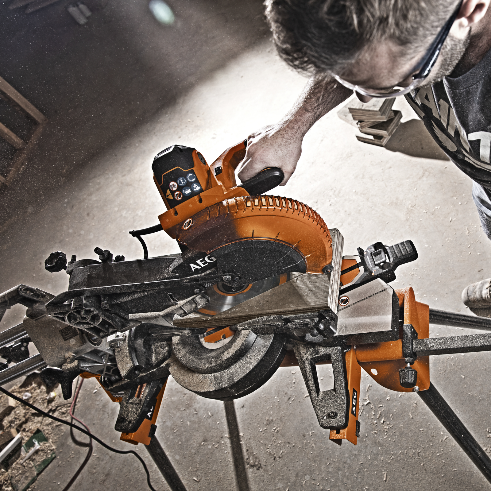 AEG 1800W 254mm Dual Bevel Slide Compound Mitre Saw Bunnings New Zealand