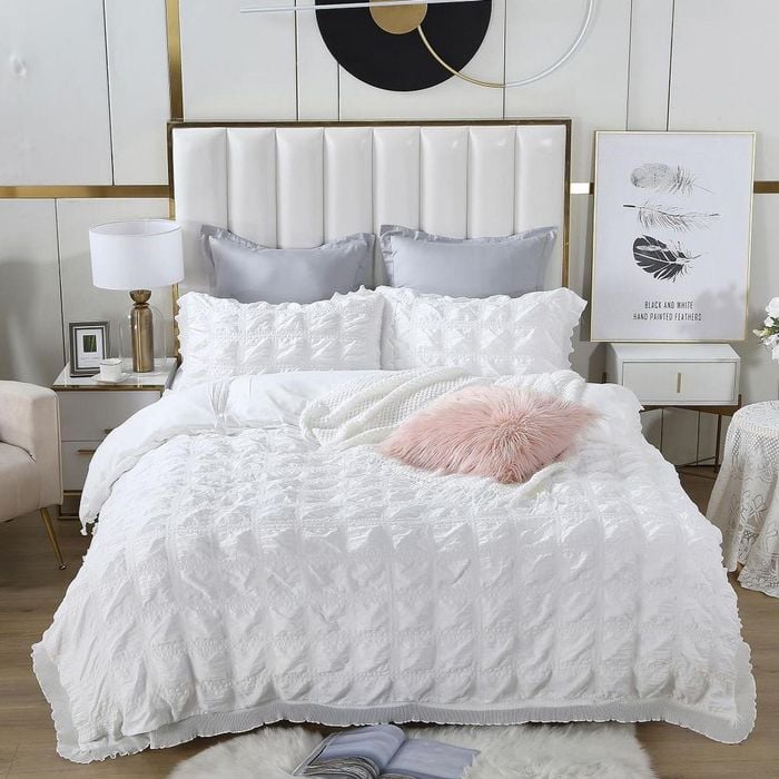 Fabric Fantastic Ruffles Textured Jacquard Queen Size white Quilt/Doona/Duvet Cover Set