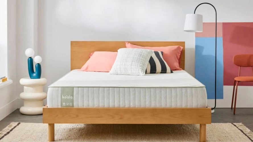 White Se mattress.